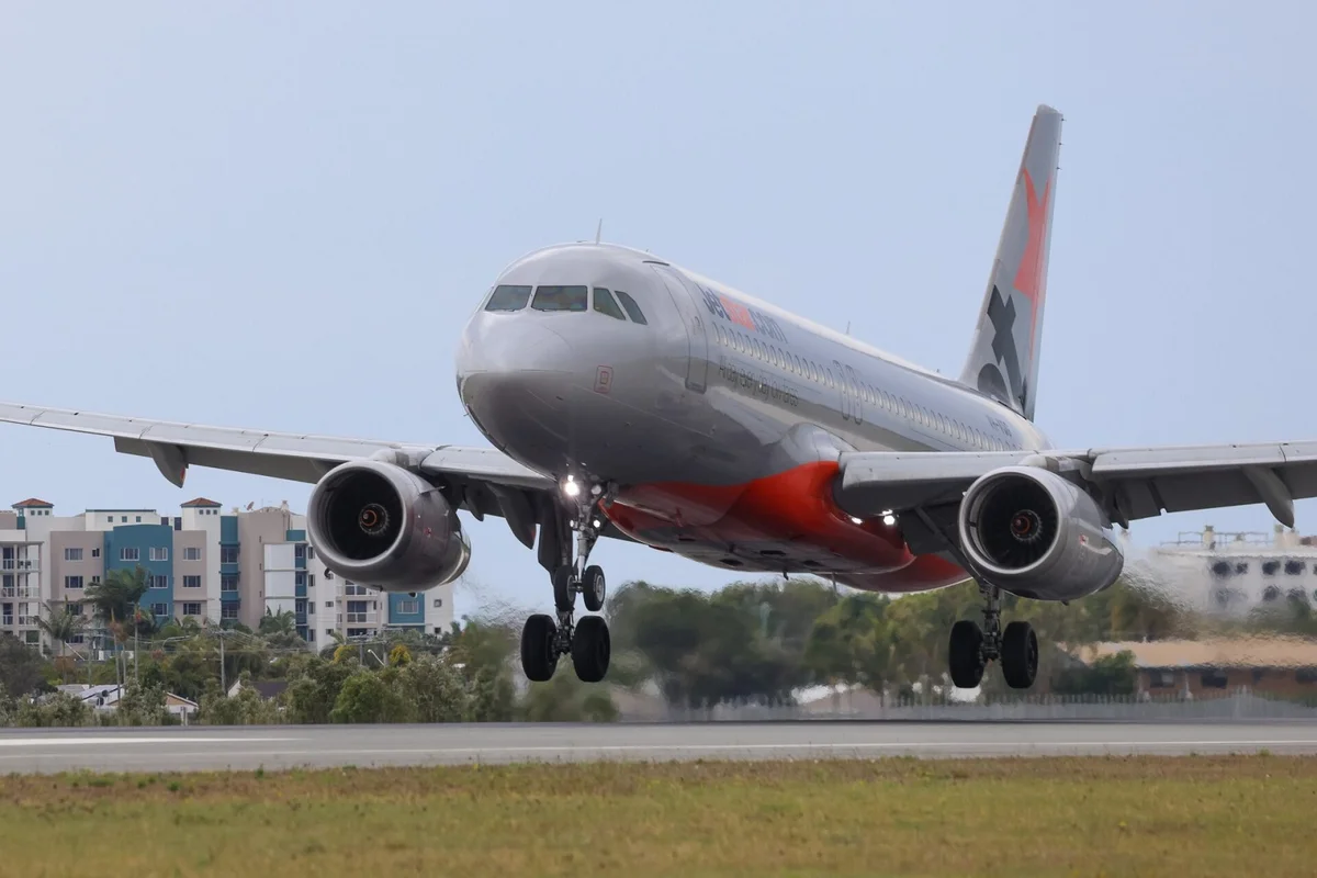 Jetstar flights take off after Bonza closure